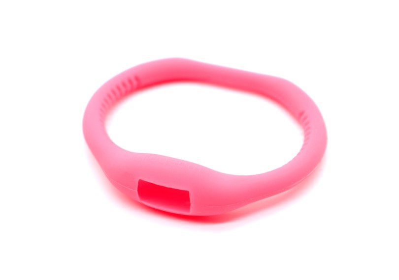 戴上驅蚊硅膠手環免受蚊子的侵擾